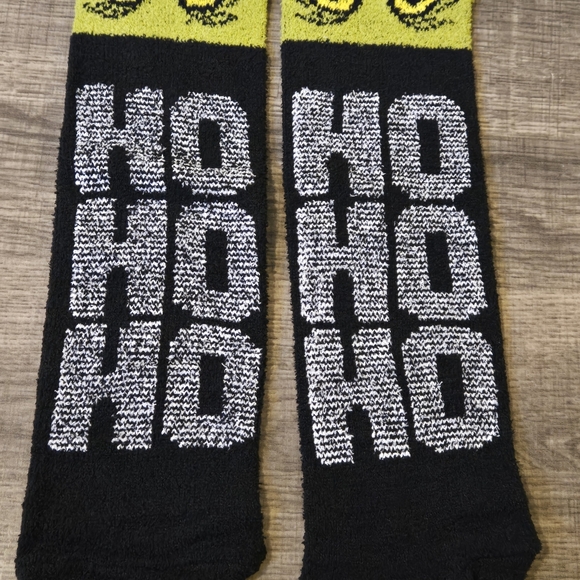 🍒🍒 The Grinch Ho Ho Ho Fuzzy Crew Socks - Picture 5 of 7